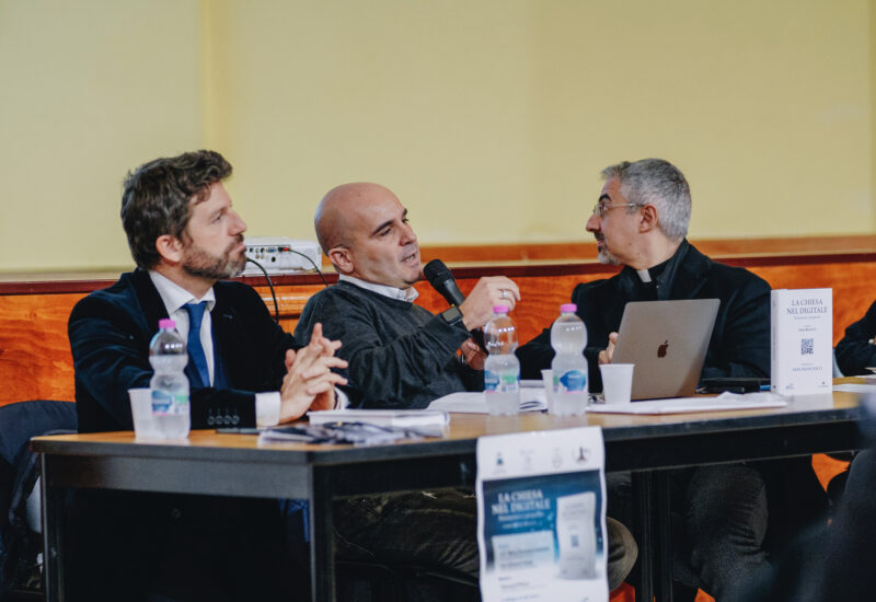Arcidiocesi di Brindisi – Ostuni presenta il libro “La Chiesa nel digitale”