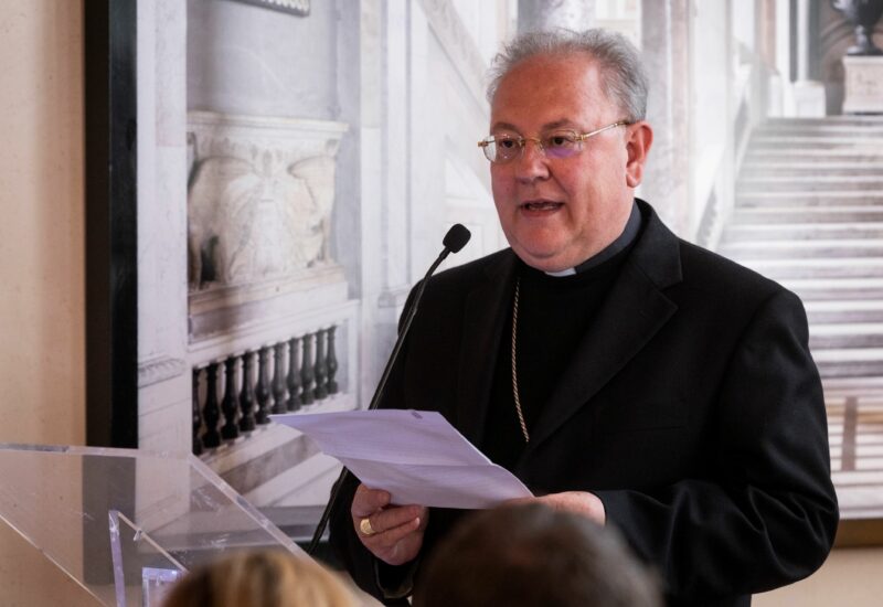 Mons. Fabene: “C’è bisogno di contributi pratici come questo libro per attirare alla vita concreta della Chiesa”