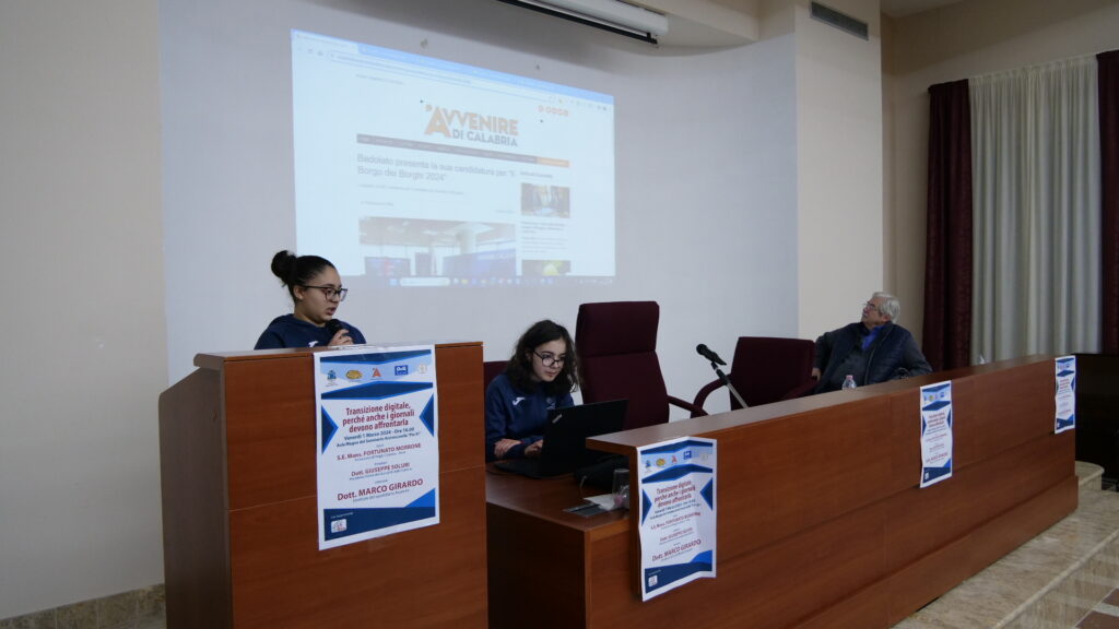 Gaia y Rebecca presentan las aplicaciones "Social Mentor Gpt" de Avvenire Calabria