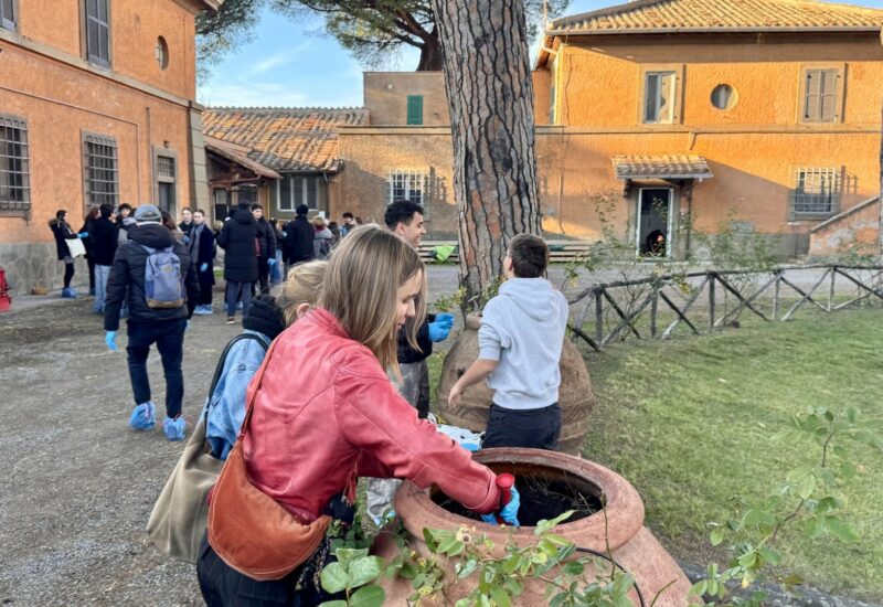 Leone XIV ai giovani di The Economy of Francesco: «Ripartire dalle periferie per un’economia che genera vita»
