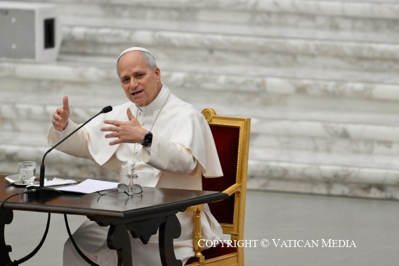 Papa Leone XIV al clero romano: «L’I.A. mai arriverà a poter condividere la fede». L’inganno di «follower» e «like»