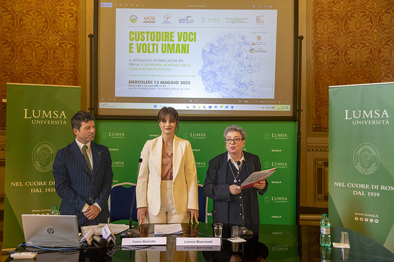 La comunicazione tra informazione, tecnologia e umanità