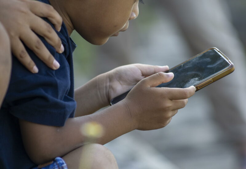 Social vietati agli under 15. Polidoro: “Lo smartphone può plasmare il cervello e la personalità dei minori”